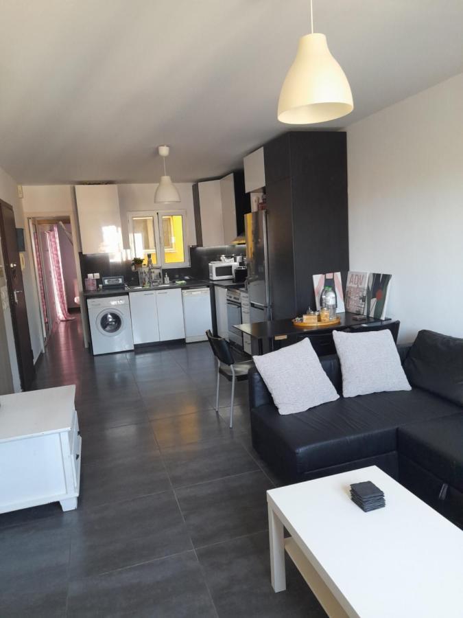 Bright Top Floor Apartment! 扎金索斯镇 外观 照片