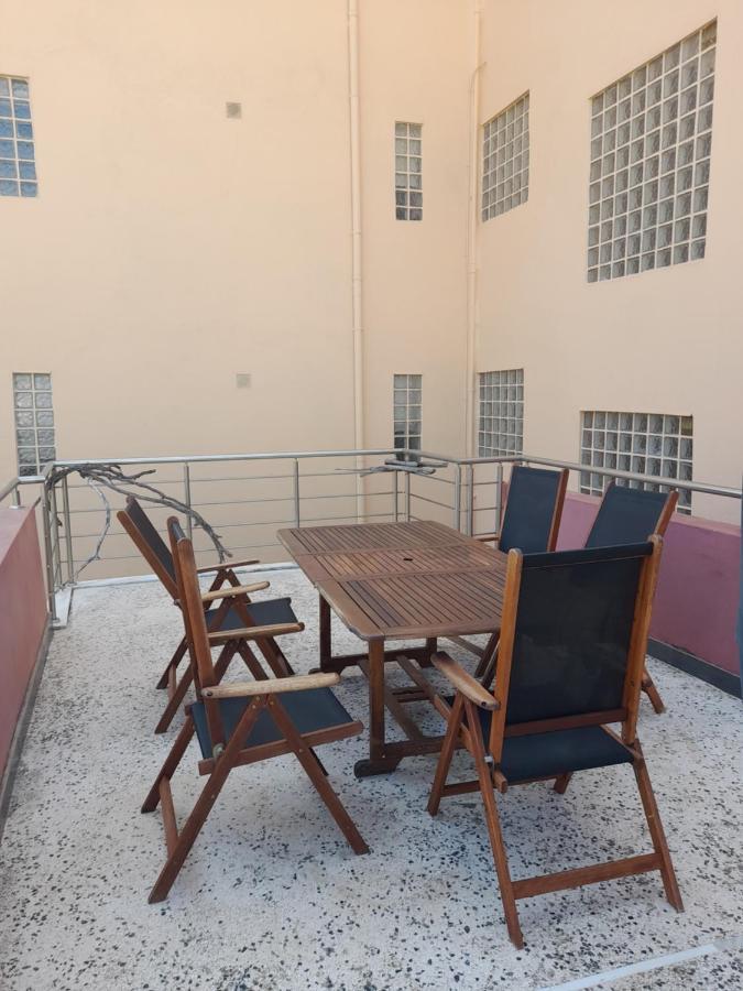 Bright Top Floor Apartment! 扎金索斯镇 外观 照片